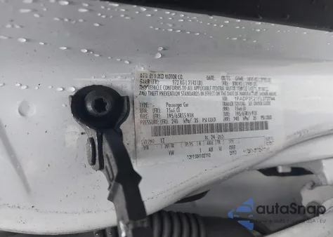 2015 Ford Focus S z USA, uszkodzony, nr VIN 1FADP3E21FL372744